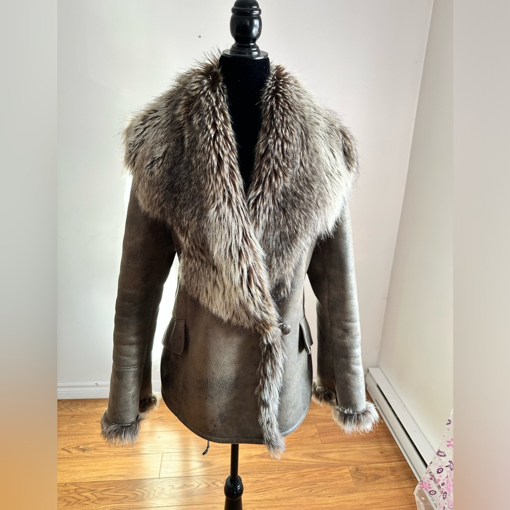 Novelti Medium Microsuede hip length Jacket Faux Fur Collar Sherpa Lining.